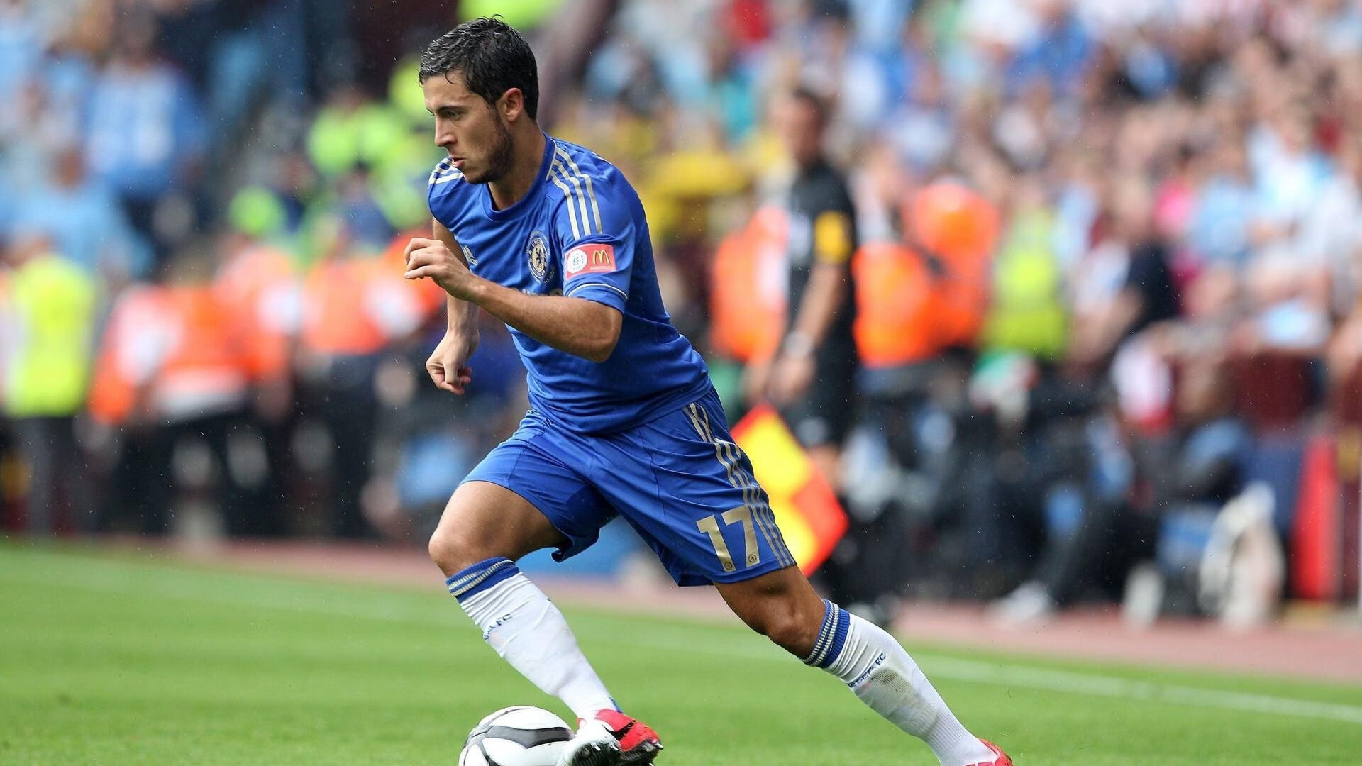 中超联赛冠军归属悬念升级，引发球迷热议，中超冠军球队